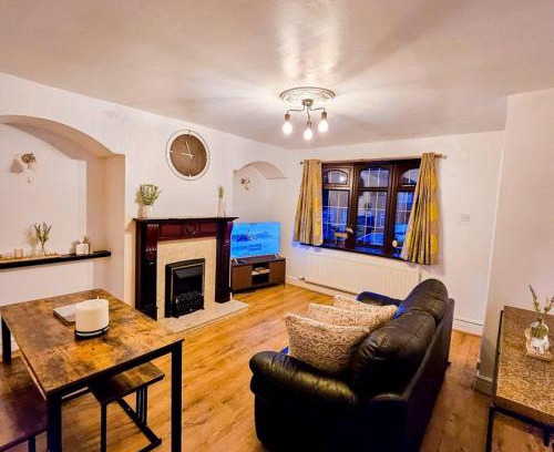Stoke-on-Trent House | Crystal , Stoke on Trent