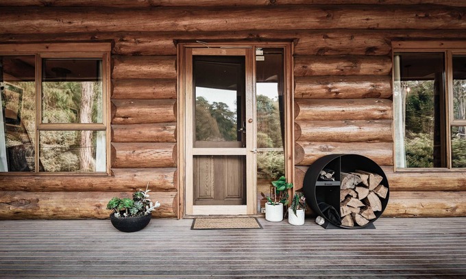 Sawmill Settlement Cabin | Cuan Den Log Cabin - Base of Mt Buller - Sept Holidays Availability