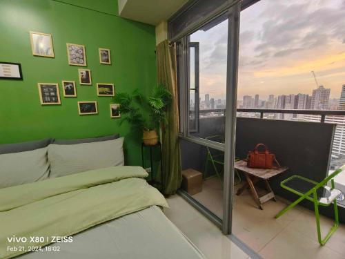 Socorro Apartment | Cubao Manhattan Heights Residential Condo TB30N - High Floor Studio with Balcony City View, Pool, Netflix, 5-Min Walk to the Araneta Coliseum Gateway Mall SM - Staycations by SMS