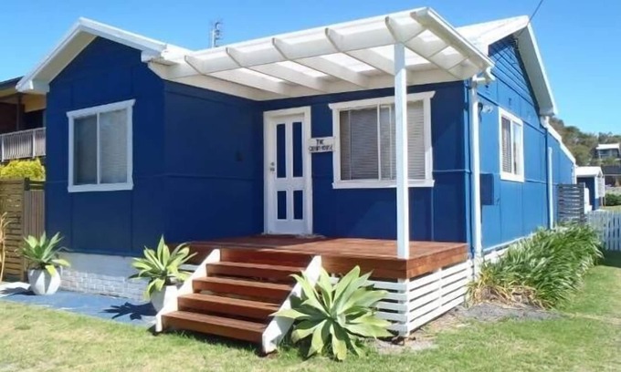 Culburra Beach Cottage | CUBBYHOUSE - Lake/Beach/Park opposite, Pet Friendly.nSleeps 7- 3 bdrm, 2 bathrmn