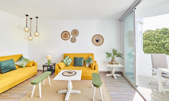 Calahonda Apartment | Cubo's Algaida Arena y Sal / beachfront / free WIFI