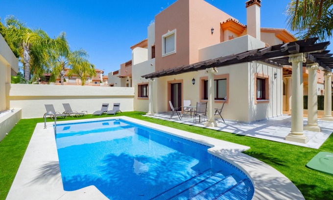 Coin Villa | Cubo's Casa Ilios Los Nebrales/Piscina privada/aire acondicionado/wifi gratis