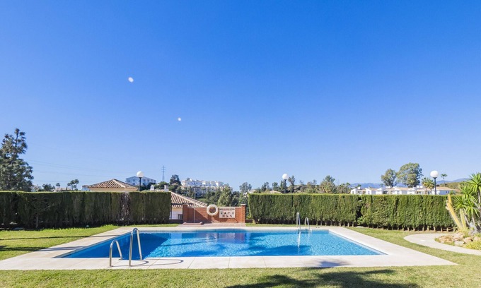 Mijas Ski Chalet | Cubo's Chaparral Townhouse & Community Pool/sea views/free wifi/air conditioning