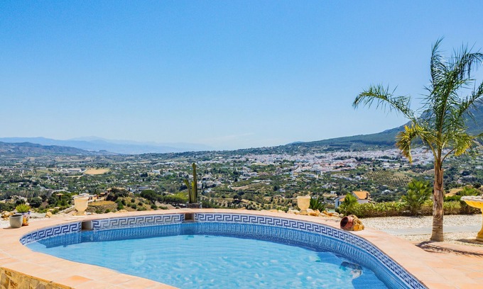 Alhaurin el Grande Cottage | Cubo's Los Olivos View Rural House/air conditioning/free wifi/BBQ