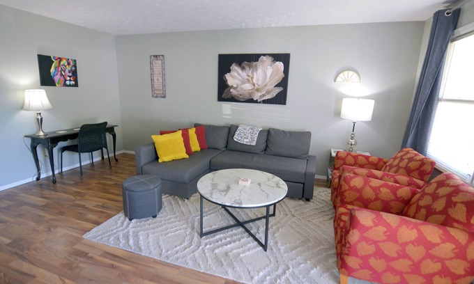 Bloomington House | Cul-de-Sac Condo