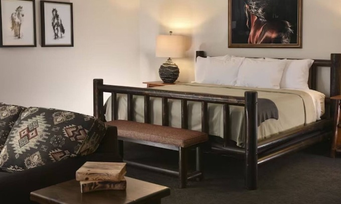 Broken Arrow Hotel | Cultured Retreat: Spacious Rooms Next to Performing Arts Center & Pool