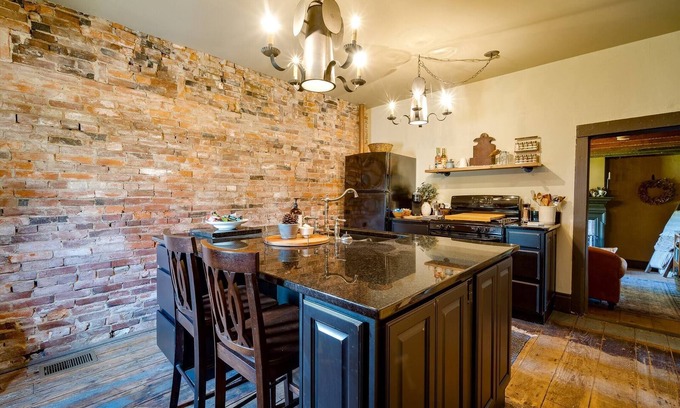Lewisburg House | Cumberland House - A Cozy Historical Stay