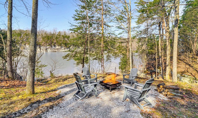 Sloans Valley House | Cumberland Lake Retreat: Furnished Deck & Grill!