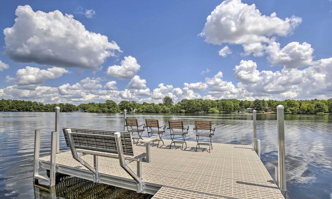Cumberland House | 'Cumberland Retreat' w/Lakefront Yard & Dock