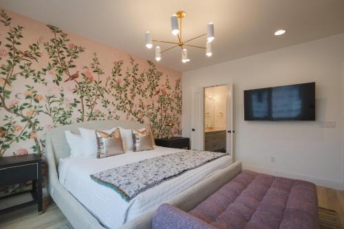 Katie Hill Neighborhood House | Cumberland Social I Rooftop Hot Tub!