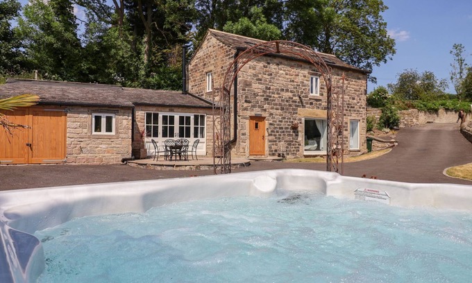 Shipley Cottage | CUNLIFFE BARN, pet friendly, character holiday cottage in Shipley