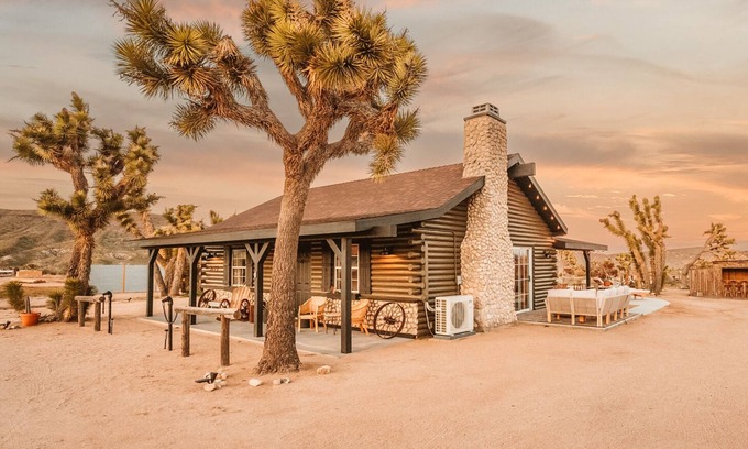Pioneertown House | Curated Wild West Cabin w Private Saloon, Hot tub/Pool, Downtown Pioneertown!