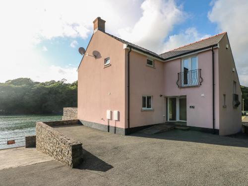 Milford Haven House | Curlew
