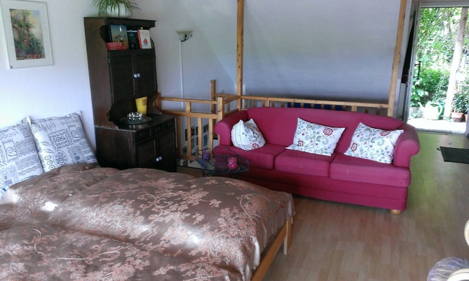 Reetz Apartment | Curr. M.Flair, quiet location, grGarten, fenced.2km, directly to the forest/meadow, gr. Lake