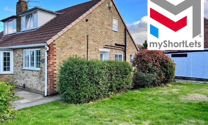 Cleethorpes House | Curzon House Two - Great for Contractors or Family Holidays