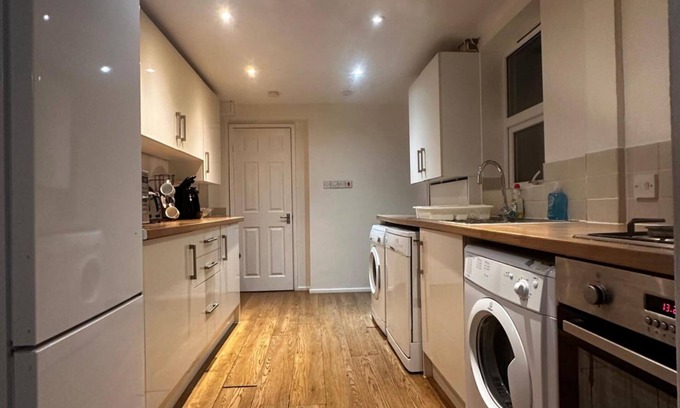 Reading House | Curzon Street Retreat - 4 Beds