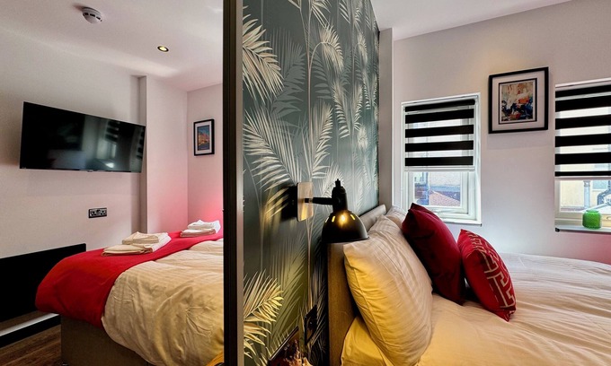Llandudno Villa | Curzon Villa - perfect for large groups or family getaways
