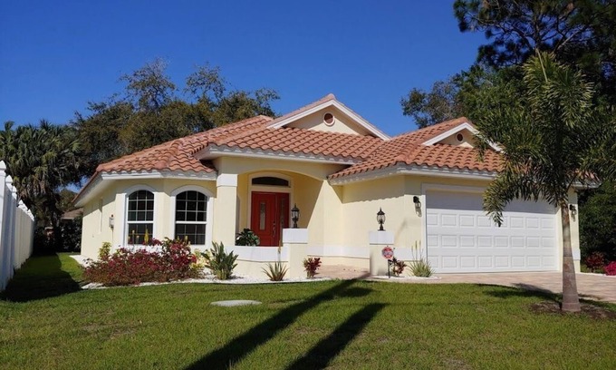 Rotonda Heights House | Custom Built 3 Bdr/2 Ba House Near Golf and Beaches in Rotonda West FL