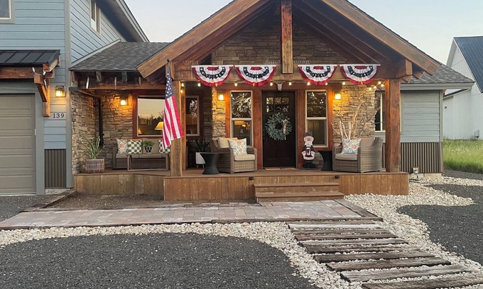 Fir Grove Estates House | Custom Built Cabin/House Surrounded by Gorgeous Views in Serene Donnelly