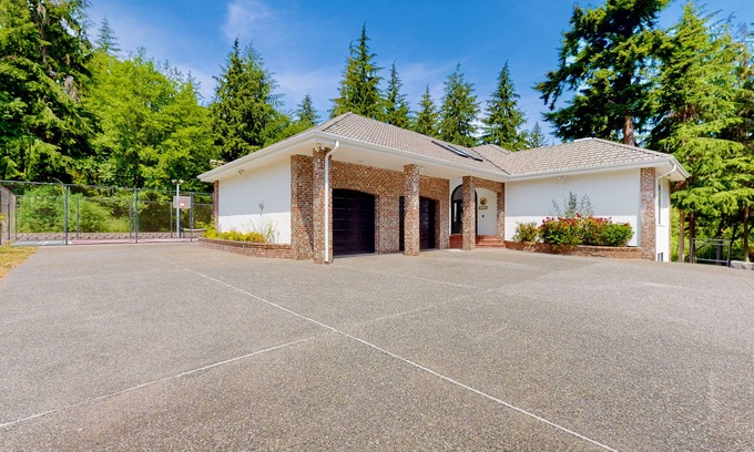 Oak Harbor House | Custom, dog-friendly home on 5 lakefront acres with tennis, sauna & game room