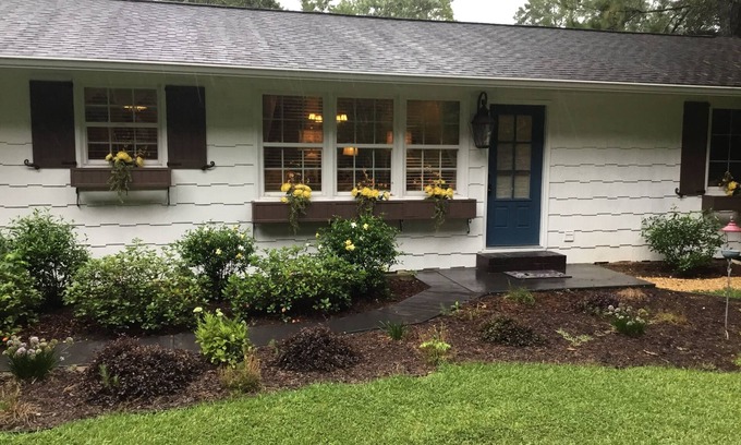 Rome Cottage | Cute 2 bedroom cottage with big closed in screen porch