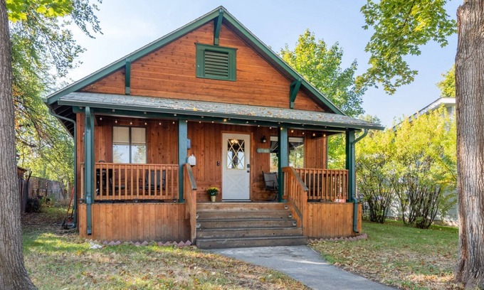 Franklin to the Fort House | Cute 2 bedroom house centrally located in Missoula, easy access to everything.