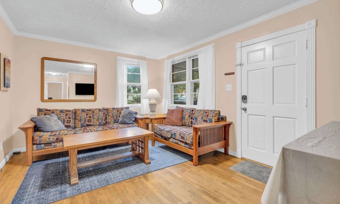Spartanburg House | Cute 3/1 Bungalow Close to Downtown