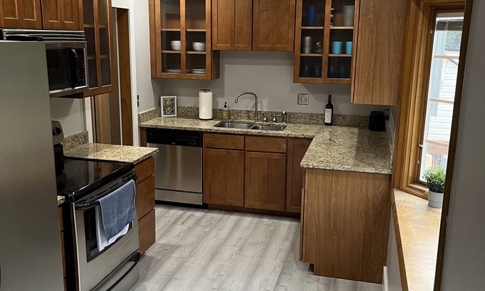 Southeast House | Cute 5-BR/2-BA house near Downtown and the Tech Center