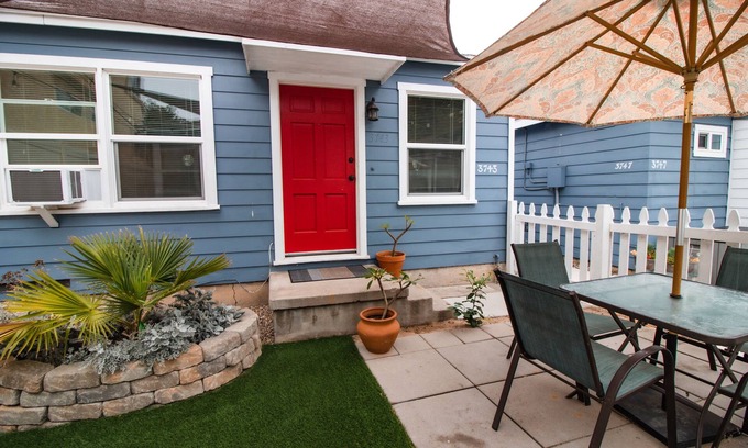 Crown Point Cottage | Cute and clean 1 bed/1 bath beach cottage with A/C