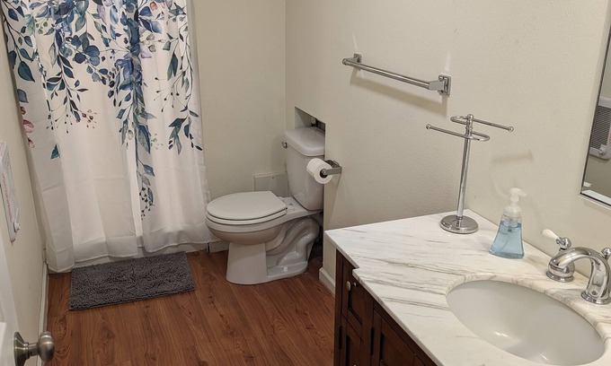 Moscow Apartment | Cute and cozy apartment walking distance to downtown