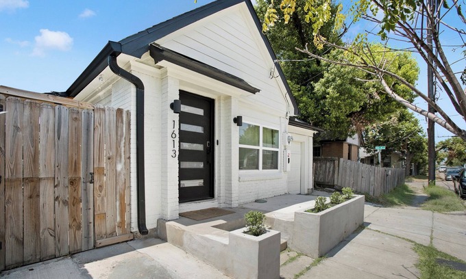 Greater East End House | Cute and Modern Home-10 Min to Downtown
