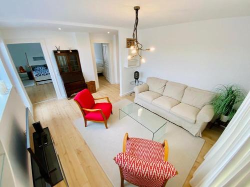 Detmold-Nord Apartment | Cute Apartment - Detmold city center - large kitchen, bath, south facing balcony - free parking and wifi