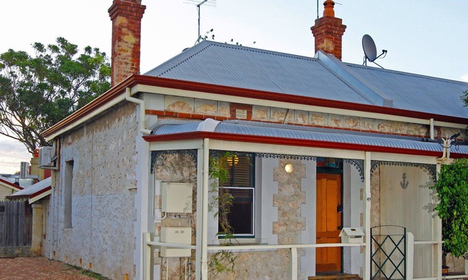 Fremantle Cottage | Cute as a button 1 bedroom cottage