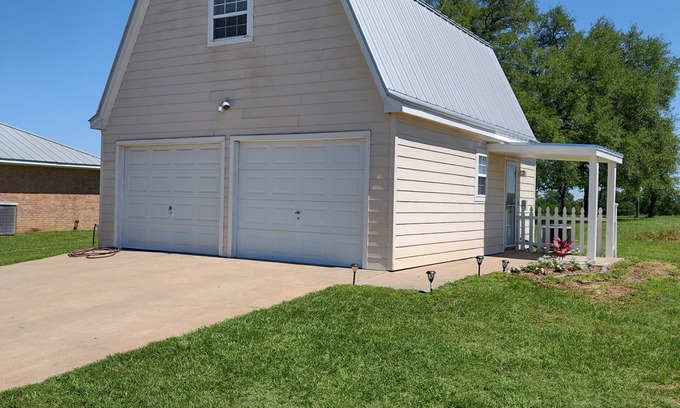 Brenham House | Cute barn style 2-story BnB, between Brenham and Round Top! Great farm views!