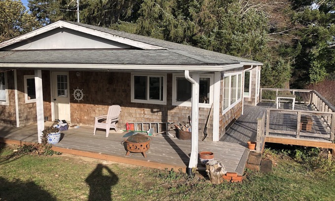 Waldport House | Cute Bayfront cottage w/stairs to water. Breathtaking views & wildlife viewing!