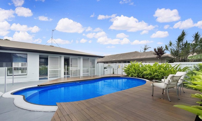 Warana House | Cute beach house - with pool, close to the beach