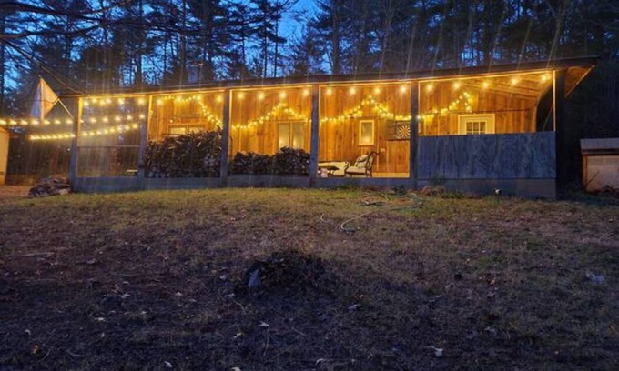 Morganton Cabin | Cute cabin next to Pisgah National Forest; Hot tub Wi-Fi