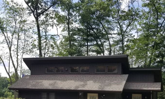 Spruce Pine Cabin | Cute Cabin with room to relax