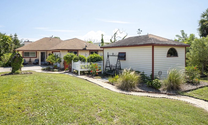 Marineland Acres House | Cute coastal home, pet friendly + close to beach
