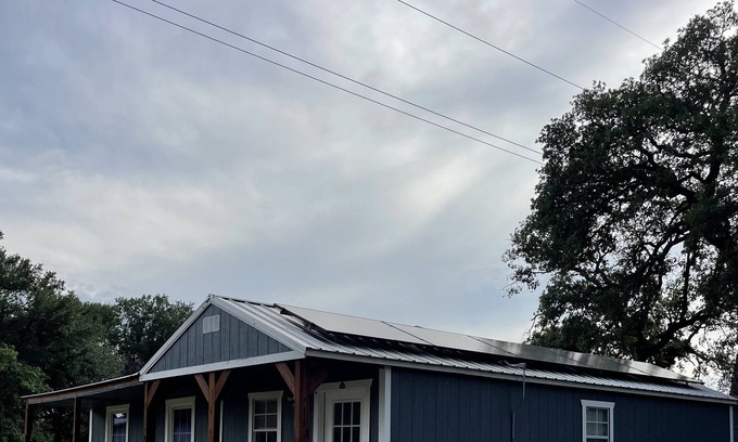 Marble Falls Cabin | Cute Comfy Cabin 3 Bed 1 Bath