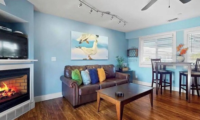 Douglas House | Cute condo with pool ideal for spring and summer fun