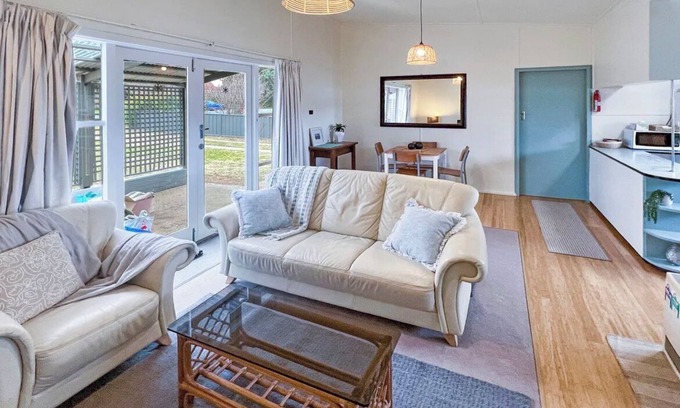 Berridale House | Cute Cosy 2BR House - Best Value