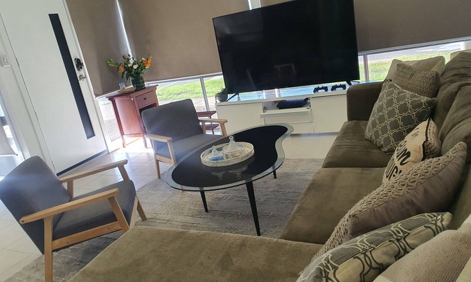 Point Cook Apartment | Cute cosy Apartment located in the heart of Point Cook