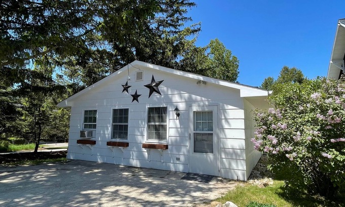 Baileys Harbor House | Cute Cottage - Center of the Door Peninsula - Pet Friendly!