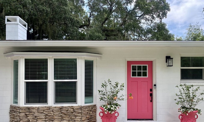North Beach House | Cute cottage right next to Hanna Park’s beautiful beaches and The Naval station