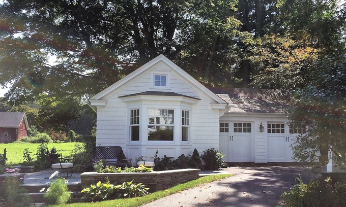 Woodbridge Cottage | Cute country cottage for getaway stay