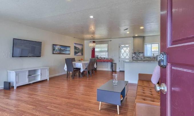 Seaside House | Cute Entire House Three Bedroom Near Monterey