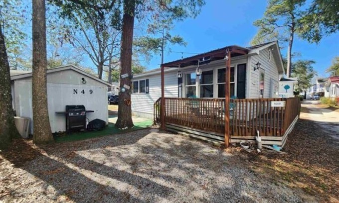 Surfside Beach Cottage | Cute family friendly home close to amenities in Ocean Lakes Family Campground.n