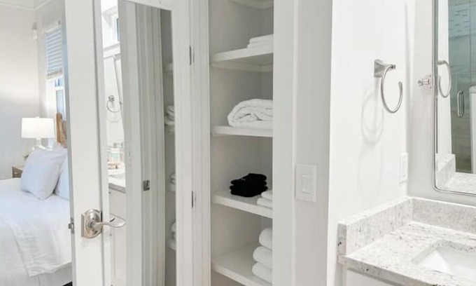 Vamo House | Cute home - HOT location - Next to popular beaches