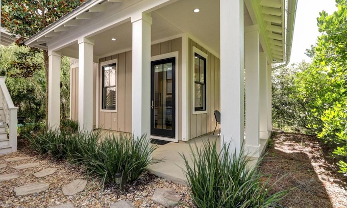 Santa Rosa Beach House | Cute little Cottage! Perfect Getaway! 2 Pools! SLEEPS 4!